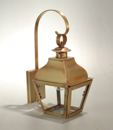 7617 Colonial Wall Mount Lantern